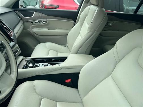 2024 Volvo XC90 B5 Plus Bright Theme