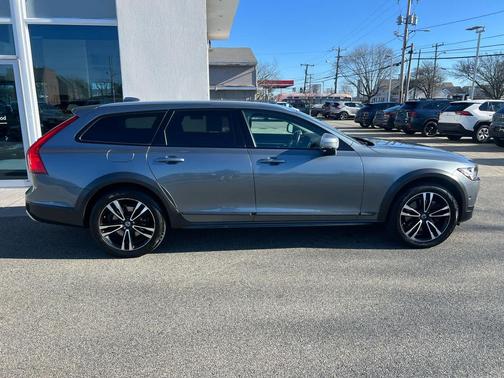 2018 Volvo V90 Cross Country T5