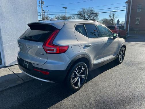 2023 Volvo XC40 B5 Plus Bright Theme