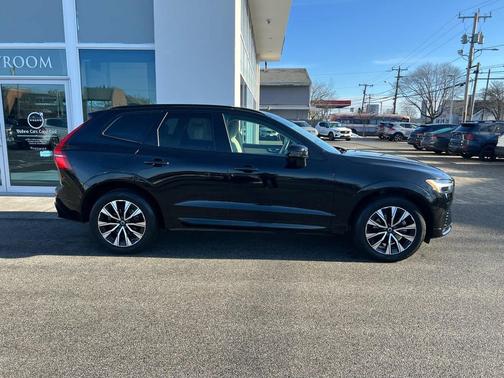 2024 Volvo XC60 B5 Core Dark Theme