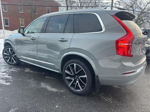 2024 Volvo XC90 B5 Plus Bright Theme