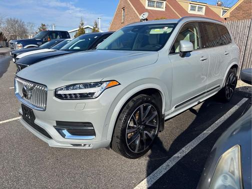 2024 Volvo XC90 B5 Plus Bright Theme