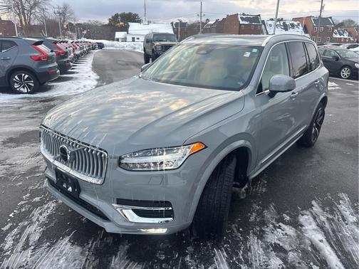 2024 Volvo XC90 B5 Plus Bright Theme
