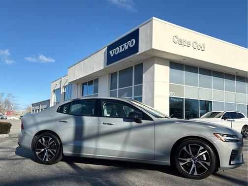 2025 Volvo S60 B5 Plus