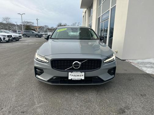 2025 Volvo S60 B5 Plus