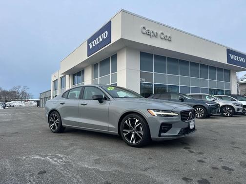 2025 Volvo S60 B5 Plus