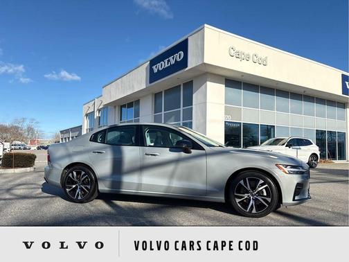 2025 Volvo S60 B5 Plus