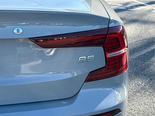 2025 Volvo S60 B5 Plus