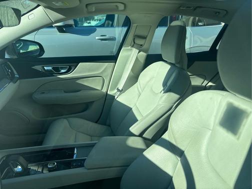 2025 Volvo S60 B5 Plus