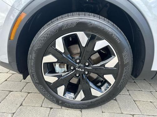 Wolf Gray 2023 Kia Sportage X-Line
