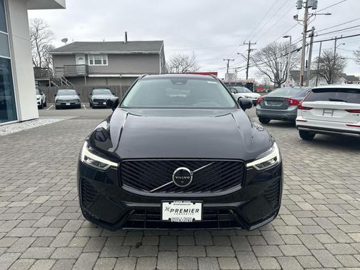Onyx Black Metallic 2026 Volvo XC60 B5 Plus