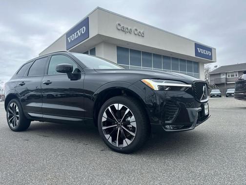 Onyx Black Metallic 2026 Volvo XC60 B5 Plus