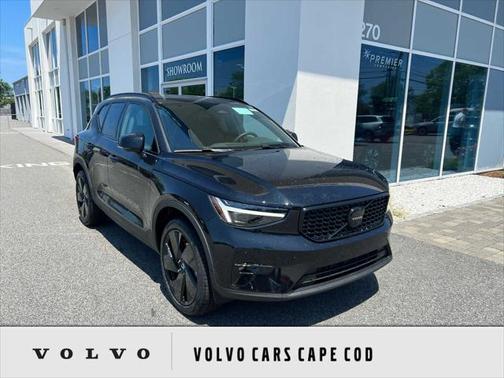 2026 Volvo XC40 B5 Ultra Black Edition