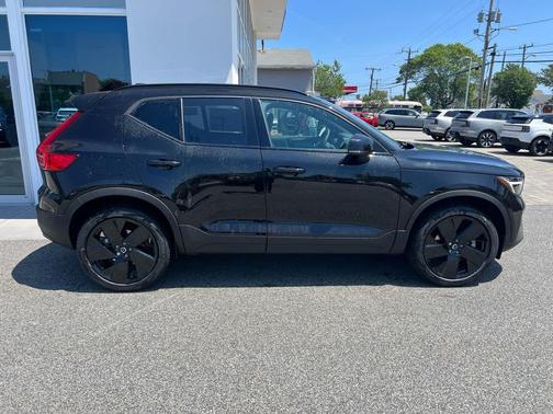 2026 Volvo XC40 B5 Ultra Black Edition