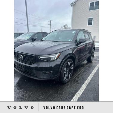 2023 Volvo XC40 B5 Plus Dark Theme