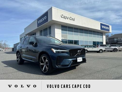 2023 Volvo XC60 B5 Ultimate Dark Theme