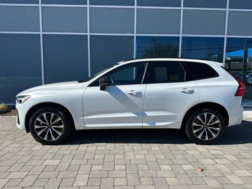 2025 Volvo XC60 B5 Plus