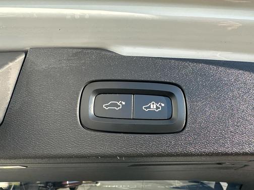 2025 Volvo V60 Cross Country Plus, B5 AWD Gas (mild hybrid)