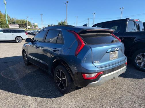Mineral Blue 2024 Kia Niro SX