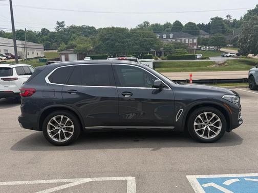 Gray Metallic 2020 BMW X5 sDrive40i