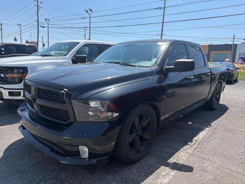Brilliant Black Crystal Pearlcoat 2017 RAM 1500 Express