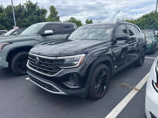 Deep Black Pearl Effect 2024 Volkswagen Atlas Cross Sport 2.0T SE