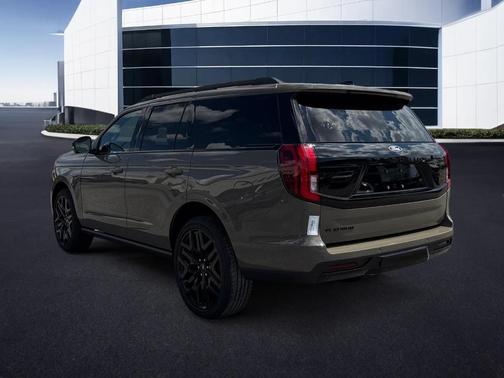 Gray 2027 Ford Expedition Platinum