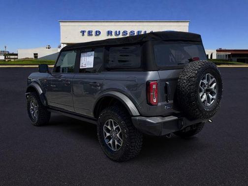 Gray Metallic 2022 Ford Bronco Badlands