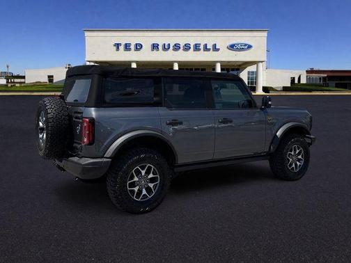 Gray Metallic 2022 Ford Bronco Badlands