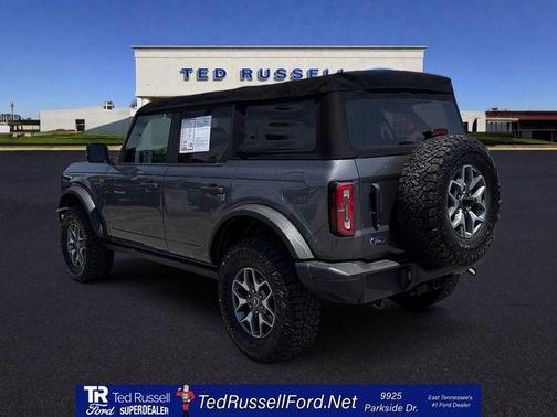 Gray Metallic 2022 Ford Bronco Badlands