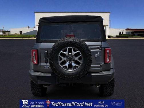 Gray Metallic 2022 Ford Bronco Badlands
