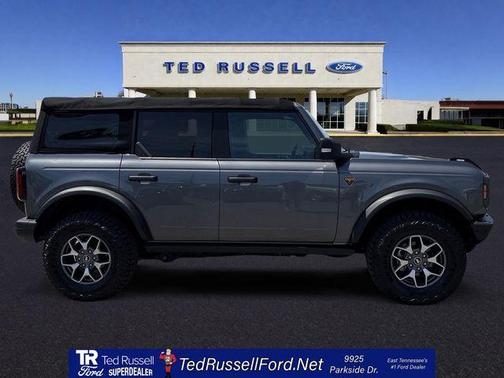 Gray Metallic 2022 Ford Bronco Badlands