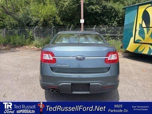 White 2010 Ford Taurus SE
