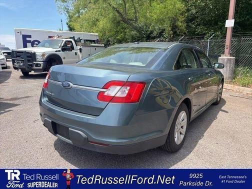 White 2010 Ford Taurus SE