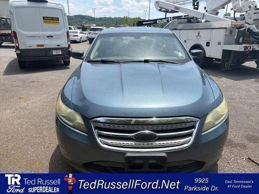 White 2010 Ford Taurus SE