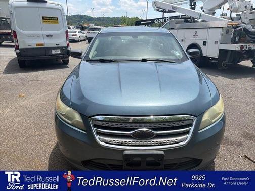 White 2010 Ford Taurus SE