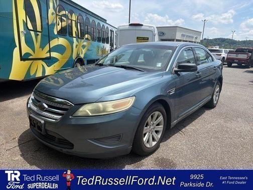 White 2010 Ford Taurus SE