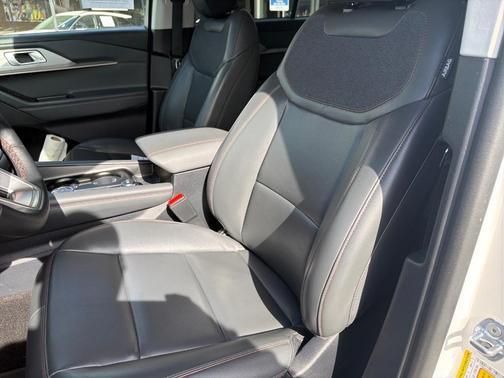 White Metallic 2025 Ford Explorer Active