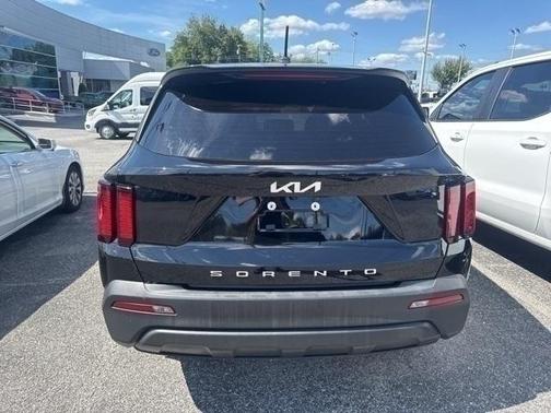 2022 Kia Sorento LX