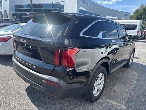 2022 Kia Sorento LX