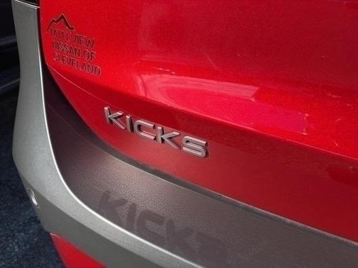 2025 Nissan Kicks SV