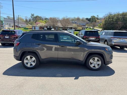Granite Crystal Clearcoat Metallic 2022 Jeep Compass Latitude