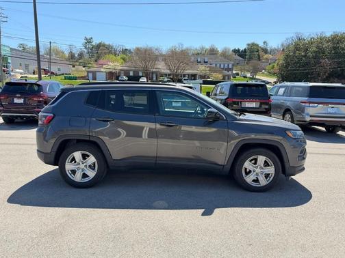 Granite Crystal Clearcoat Metallic 2022 Jeep Compass Latitude