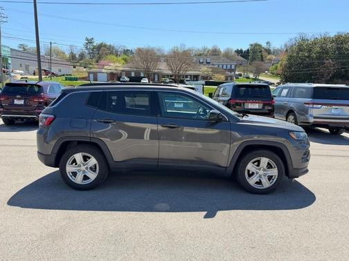 Granite Crystal Clearcoat Metallic 2022 Jeep Compass Latitude