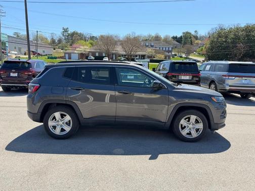 Granite Crystal Clearcoat Metallic 2022 Jeep Compass Latitude