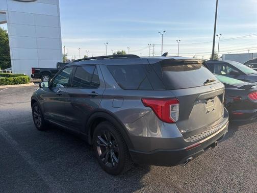 Gray Metallic 2021 Ford Explorer XLT