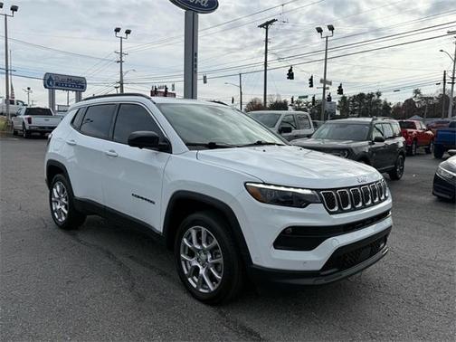 2023 Jeep Compass Latitude Lux