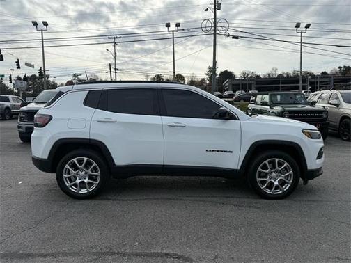 2023 Jeep Compass Latitude Lux
