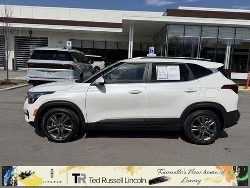 Snow White Pearl 2023 Kia Seltos S