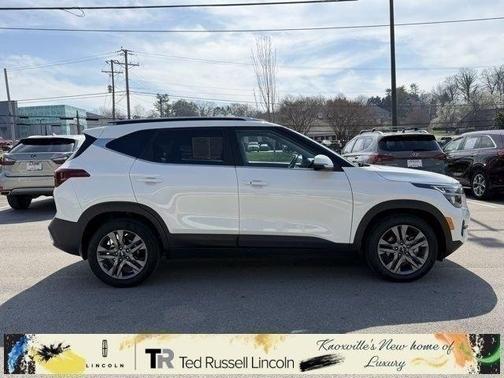 Snow White Pearl 2023 Kia Seltos S